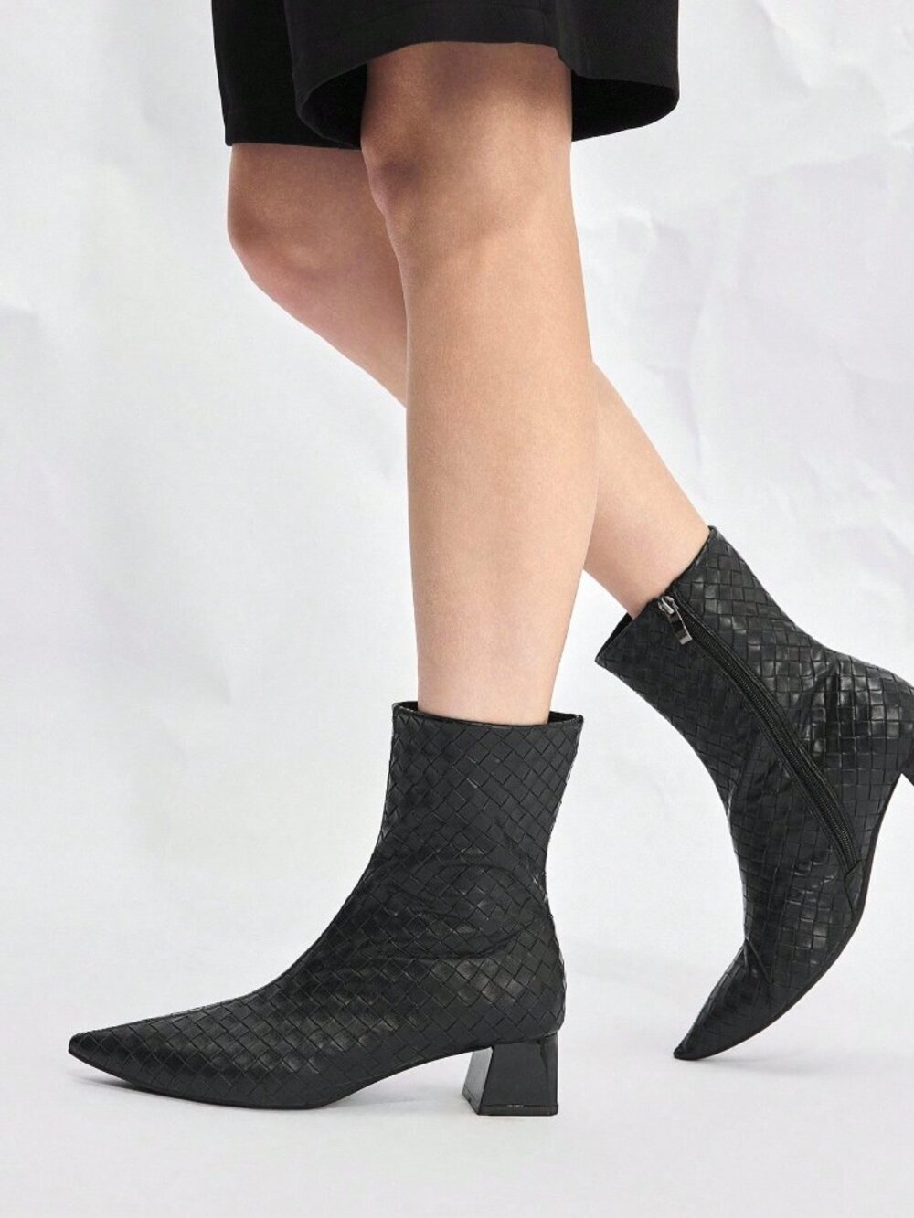 Black Glamorous Women's Low Chunky Heel Pointed Toe Plus Size Ankle Boots - Picture 3 of 7
